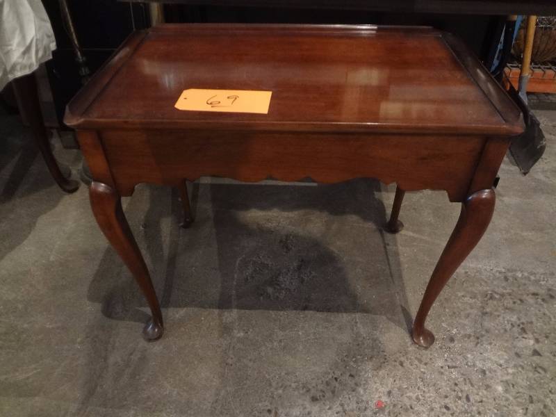 lot 69 image: Serving Table