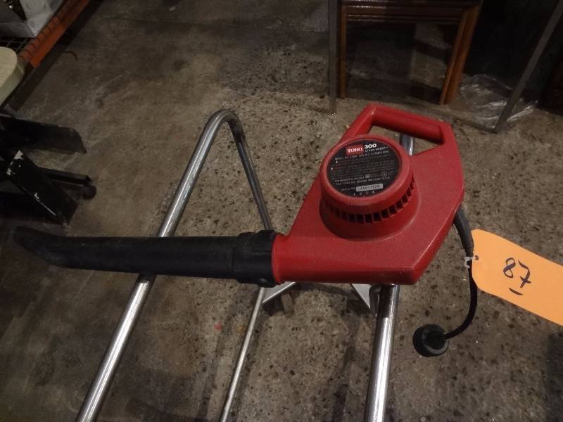 lot 87 image: Toro Blower