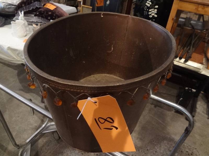 lot 89 image: Copper Tub wBaubles, step