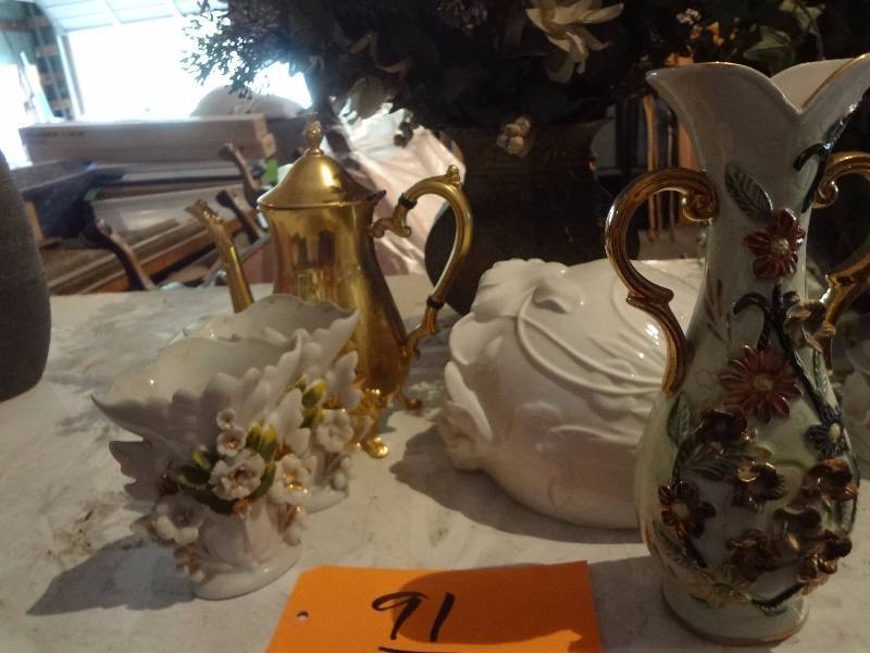 lot 91 image: Gold Tea Pot