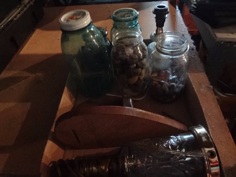 lot 114 image: Old Jars wagates