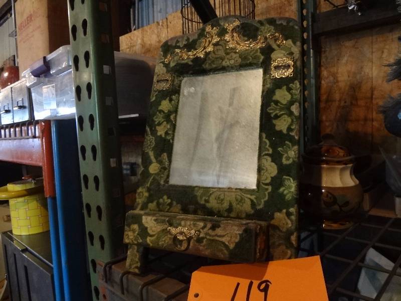 lot 119 image: Vintage Vanity