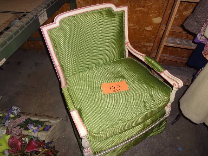 lot 133 image: Pink and Green