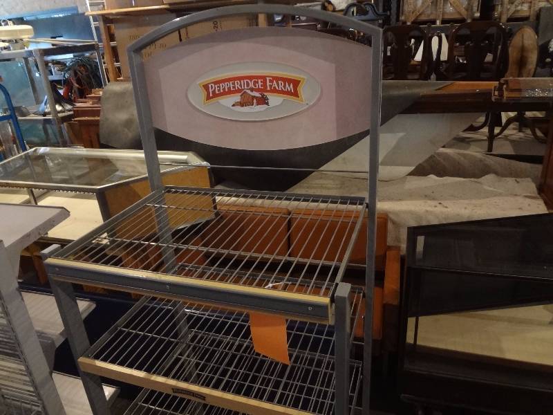 lot 162 image: Commercial Wire Display rack