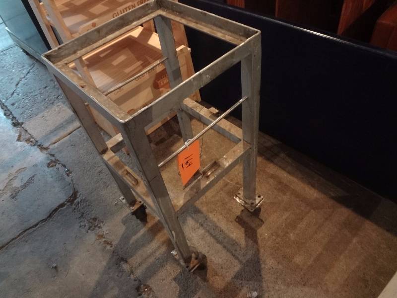 lot 164 image: Heavy Duty Wheeled Stand