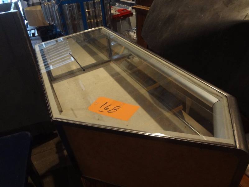 lot 168 image: Unusual Glass Case on Rolling Base