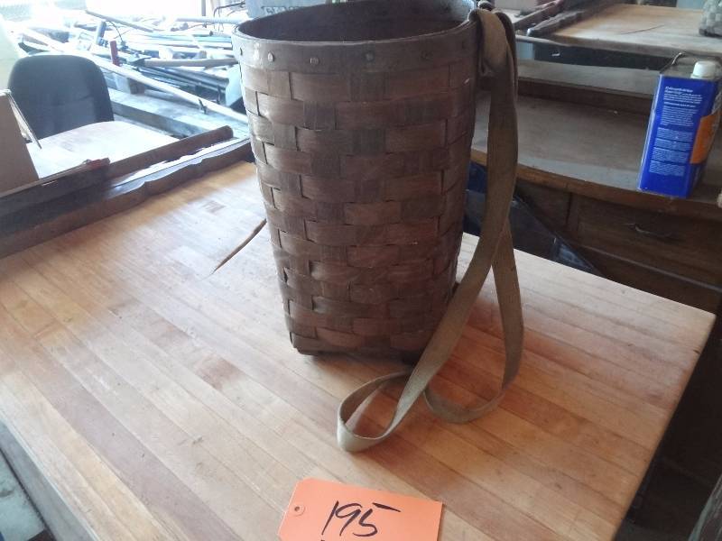 lot 195 image: Pack Basket