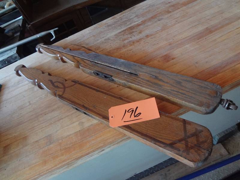 lot 196 image: Legs