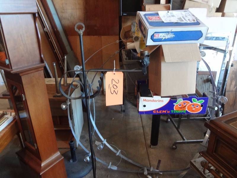 lot 203 image: Metal Lanp Stand