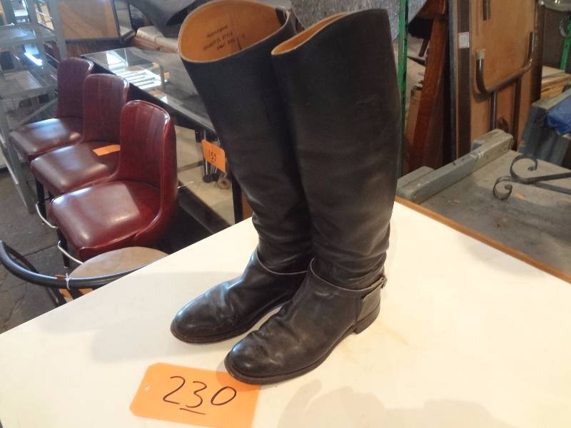 lot 230 image: English Riding Boots