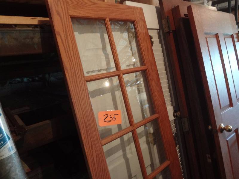 lot 255 image: Door,Lit