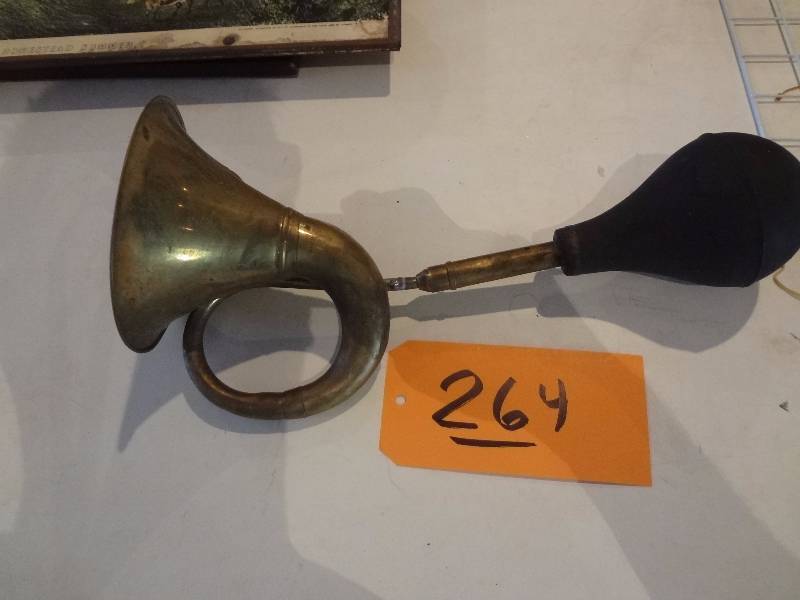 lot 264 image: Brass Horn