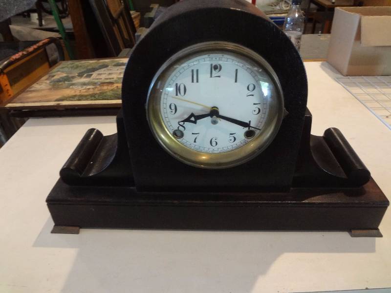 lot 265 image: Clock