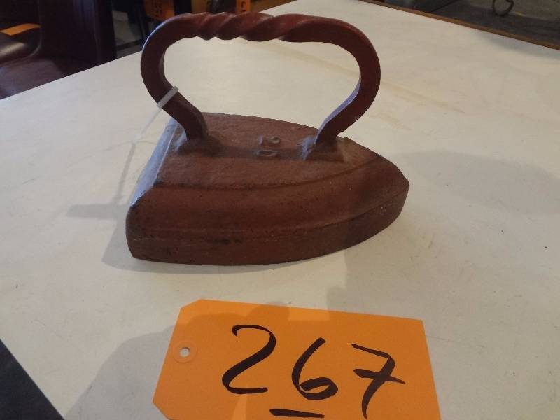lot 267 image: Iron(Door Stop)