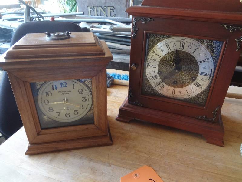 lot 273 image: Pair of Clocks