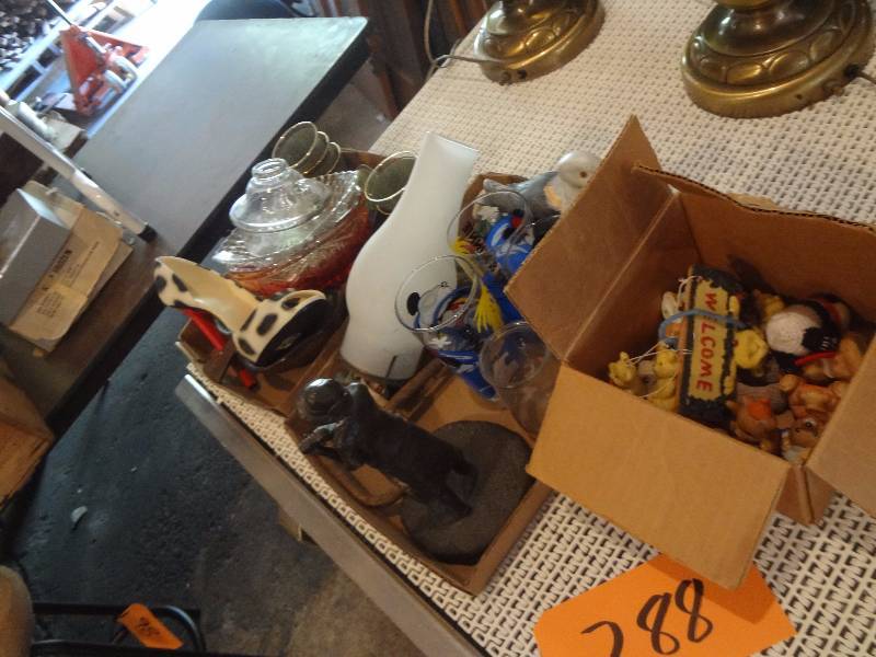 lot 288 image: Stuff