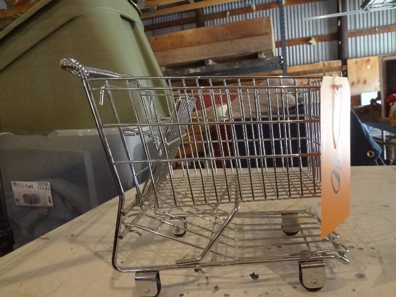 lot 290 image: Little Bitty Shopping Cart