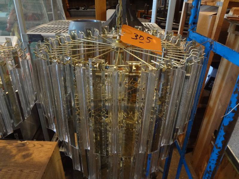 lot 305 image: Crystal Fixture