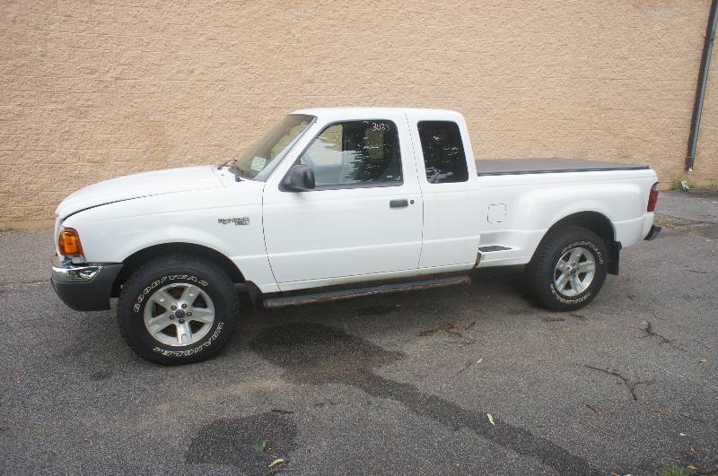 lot 8 image: 2002 FORD RANGER XLT - CREW CAB - 4 DOOR - 4.0 L - SOHC - TOPPER COVER -  (#3033)