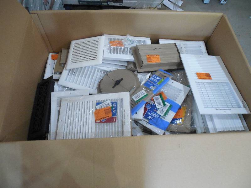 MASSIVE LOT OF HEAT REGISTER VENTS