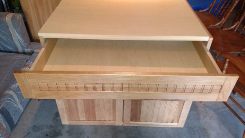 Beautiful Solid Hickory Cabinet 36