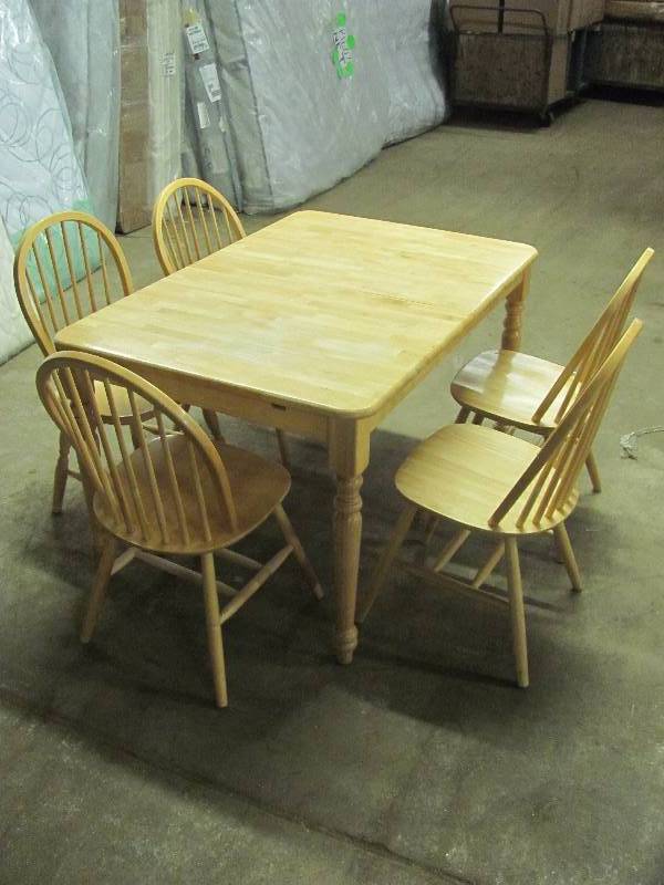 lot 4 image: Oak Dining Table with 5 Chairs