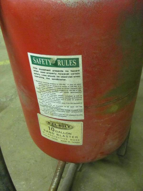 lot 32 image: Well Bilt 10 Gallon Portable Sand Blaster