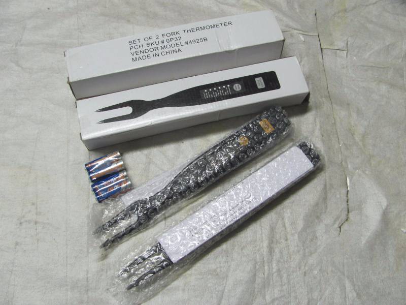 lot 147 image: Lot of 4 Brand New Fork Meat Thermometers