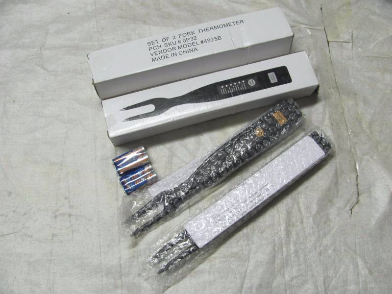 lot 148 image: Lot of 4 Brand New Fork Meat Thermometers