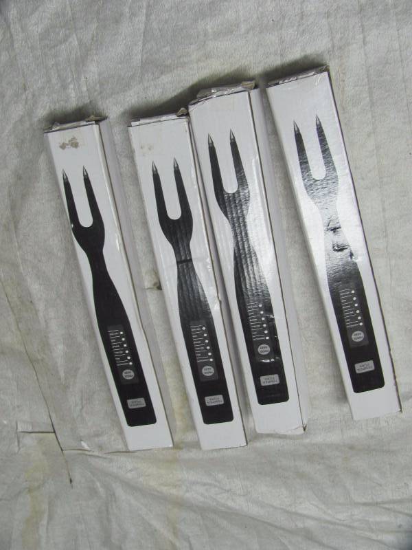 lot 149 image: Lot of 4 Brand New Fork Meat Thermometers
