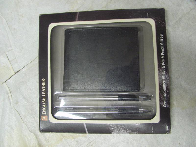 lot 230 image: Brand New English Leather Wallet Gift Set