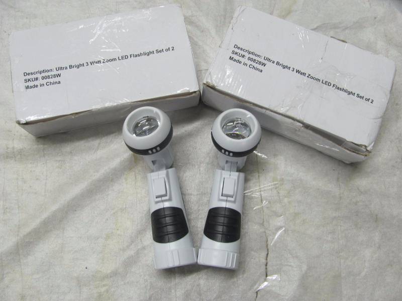 lot 242 image: Lot of 4 Brand New Ultra Bright 3 Watt Zoom LED Flashlights