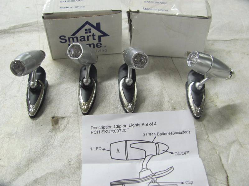 lot 247 image: Lot of 8 Brand New Clip On LED Lights