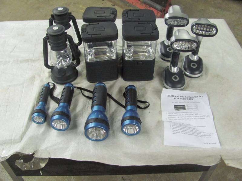 lot 261 image: Lantern & Flashlight Lot