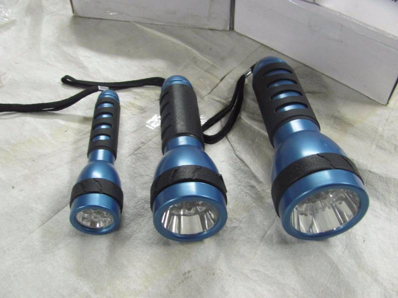 lot 311 image: Lot of 4 Brand New 3 Piece LED Flashlight Sets
