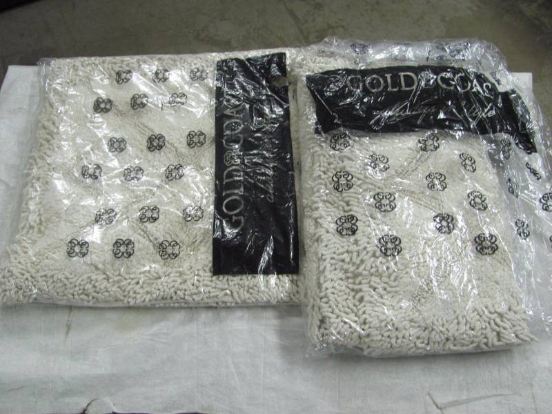 lot 336 image: Brand New Lot of 4 Gold Coast Shaggy Tufted Bath Rugs