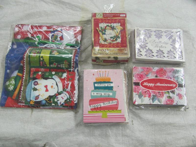 lot 344 image: Brand New 124 Piece Greeting Cards & Gift Bags Lot
