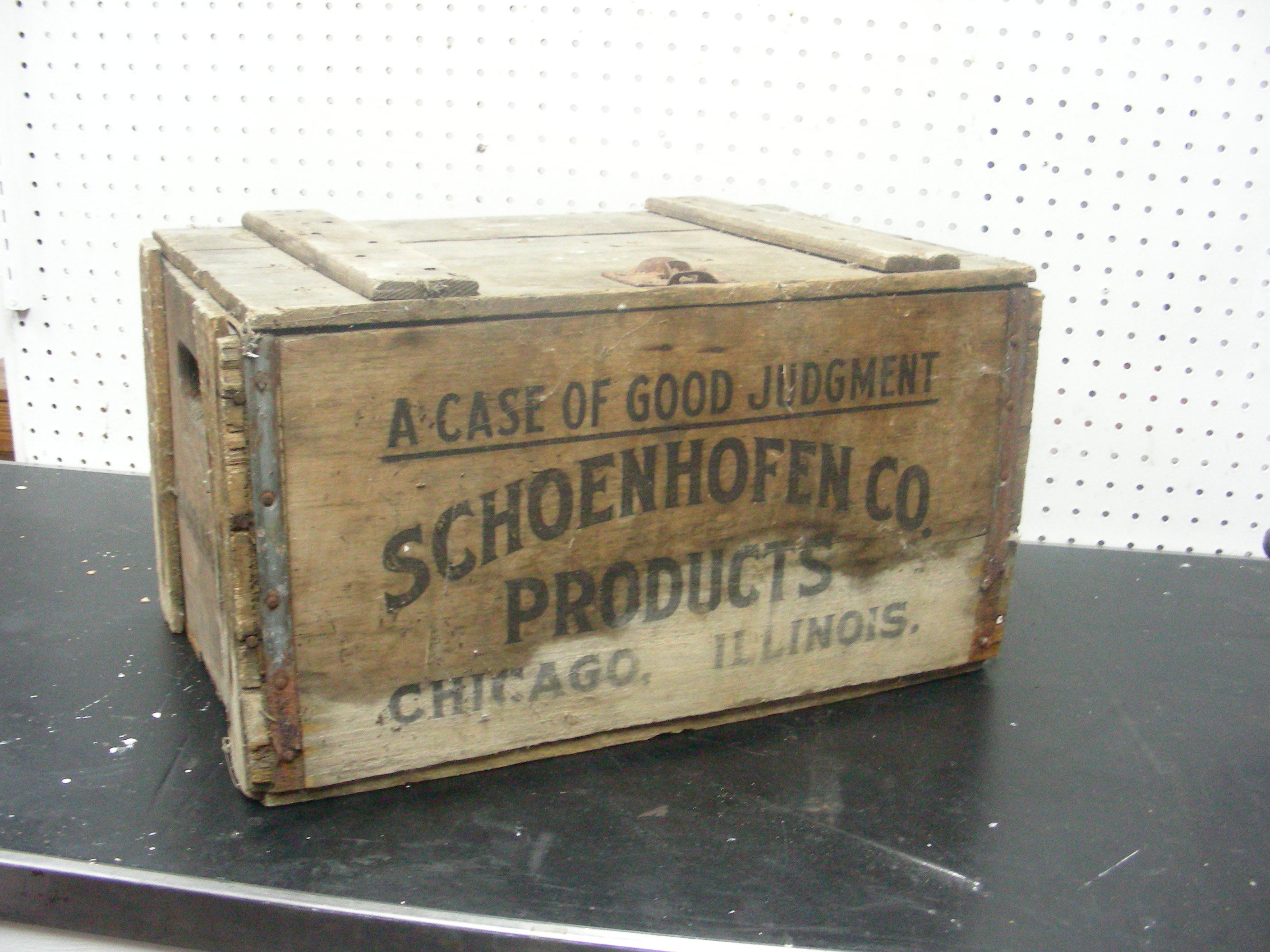 lot 1 image: Antique Schoenhofen BEER Wood Crate with Latch