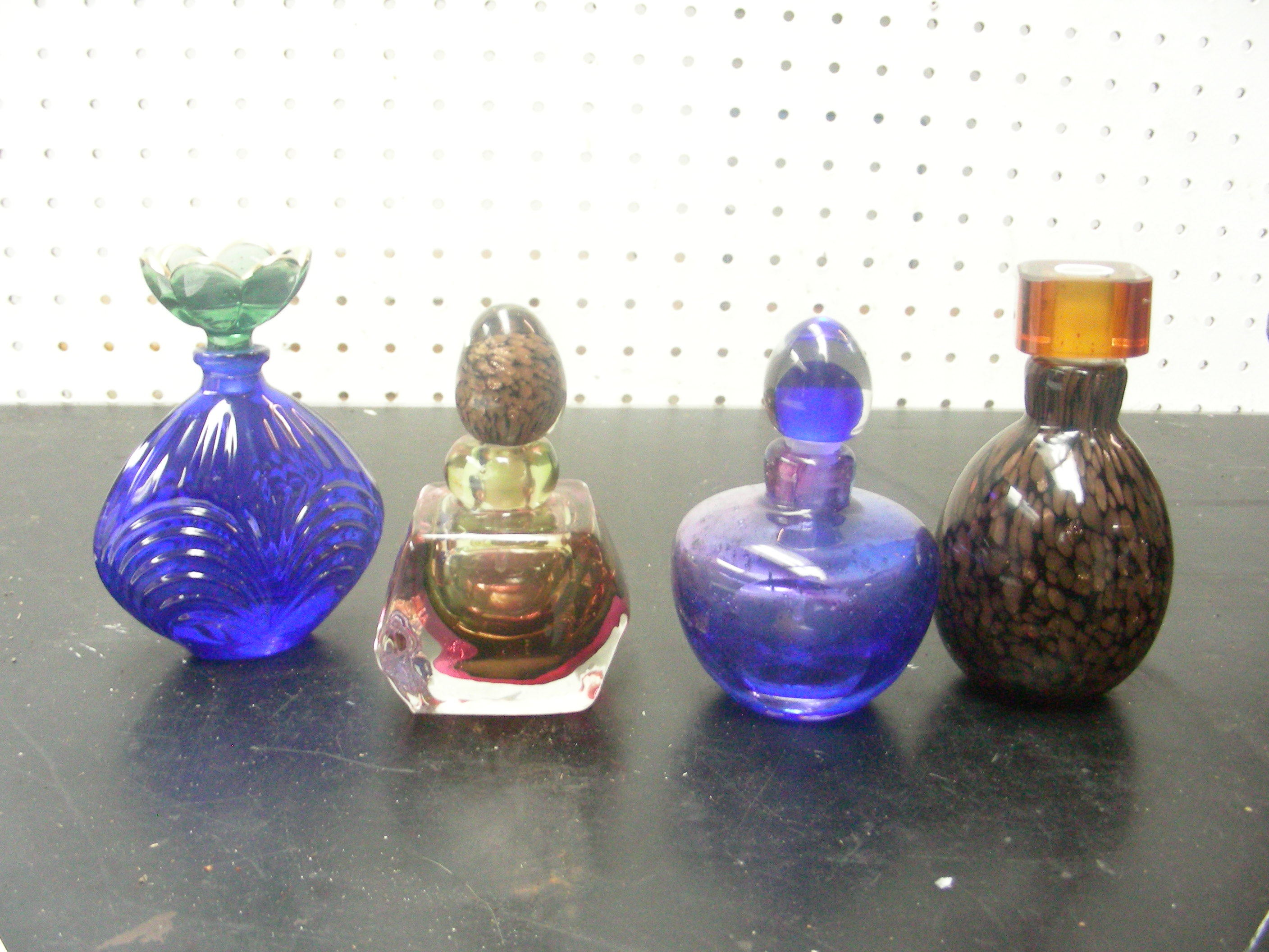lot 2 image: 4 Vintage Blown Glass Perfume Bottles
