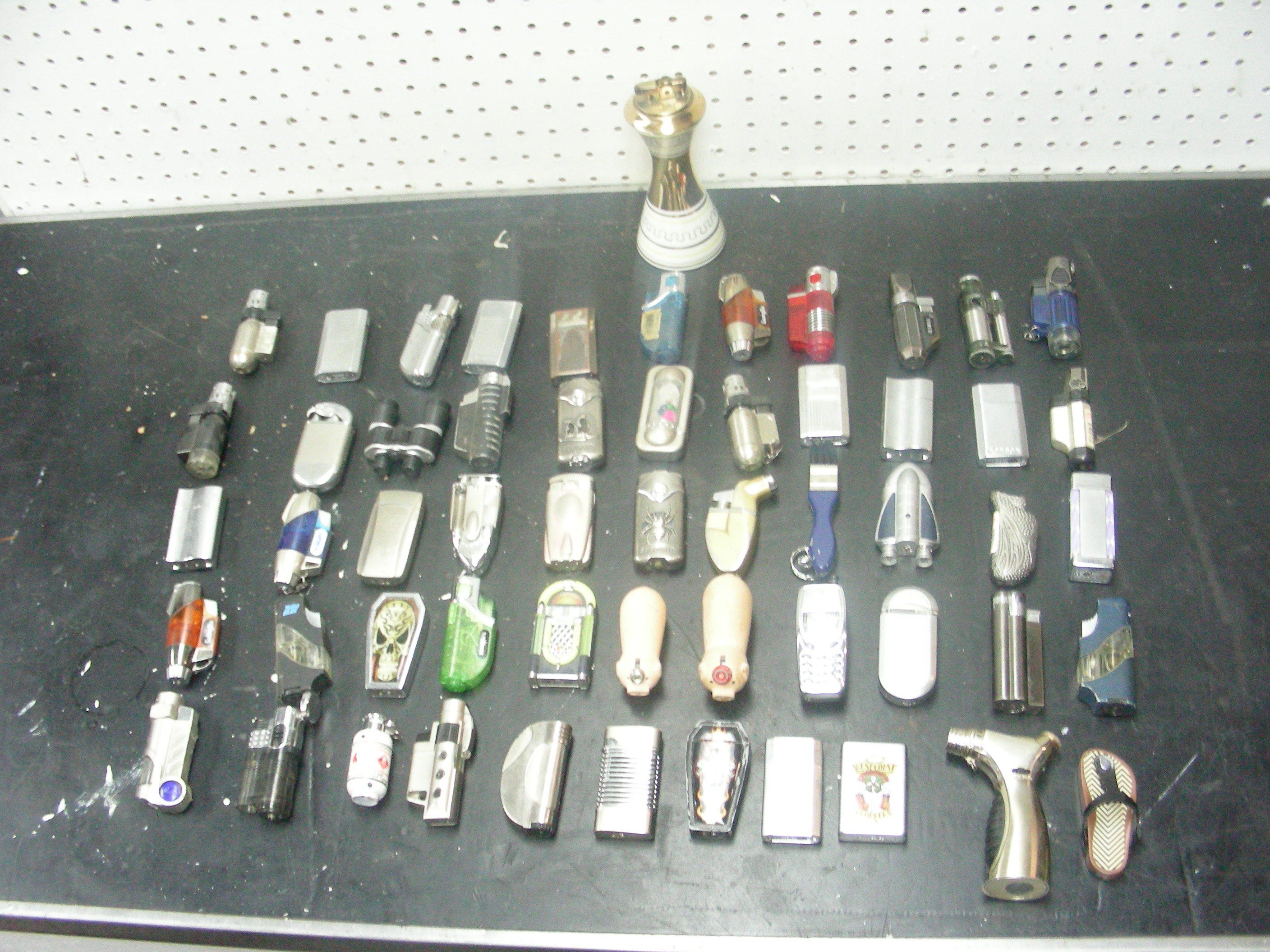 lot 3 image: Large Lot of Collectible Vintage Butane Lighters