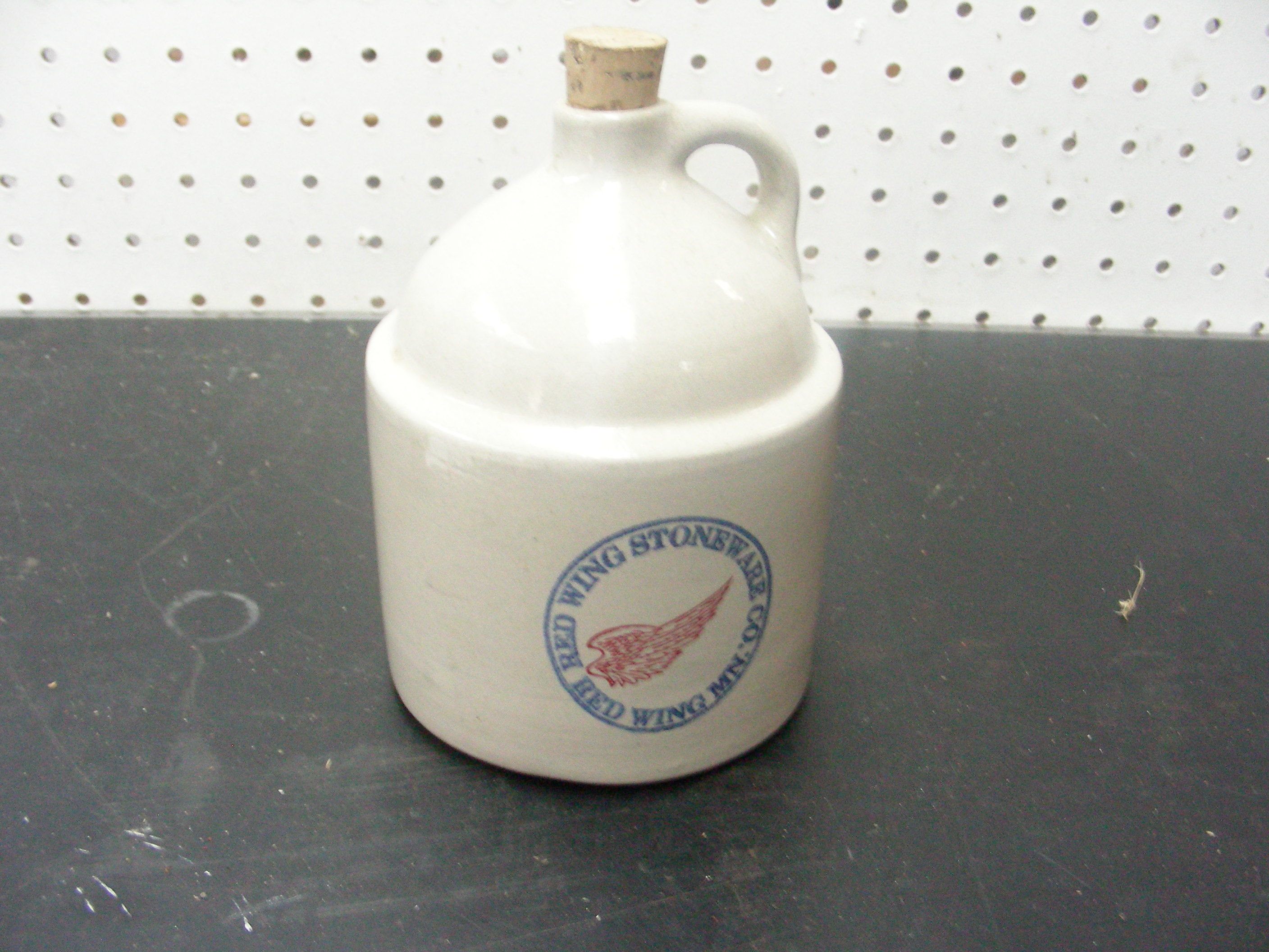 lot 5 image: Vintage Collectible Red Wing Coin Bank Jug