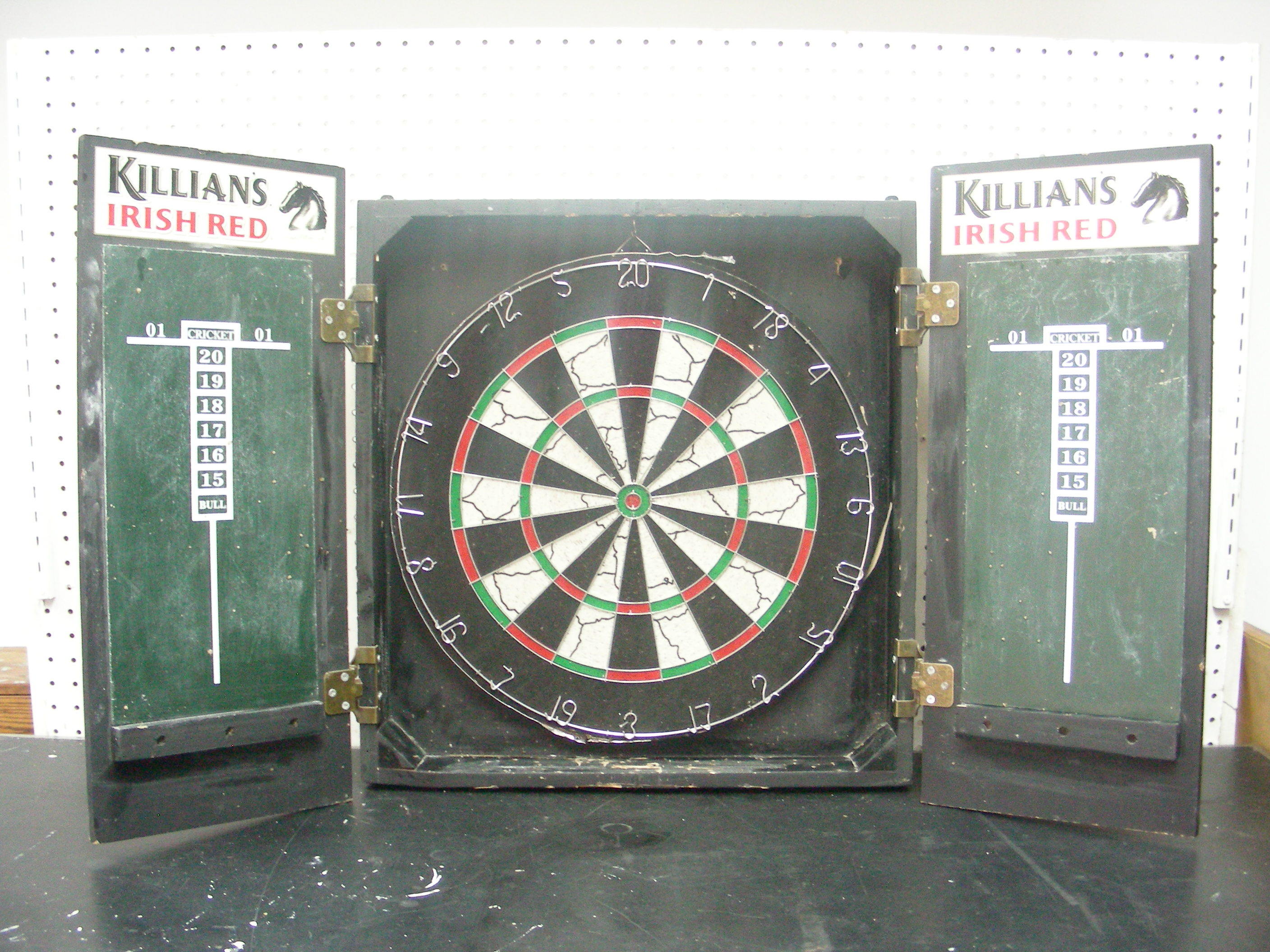lot 9 image: Man Cave Wood Killians Irish Red Cork Dart Board