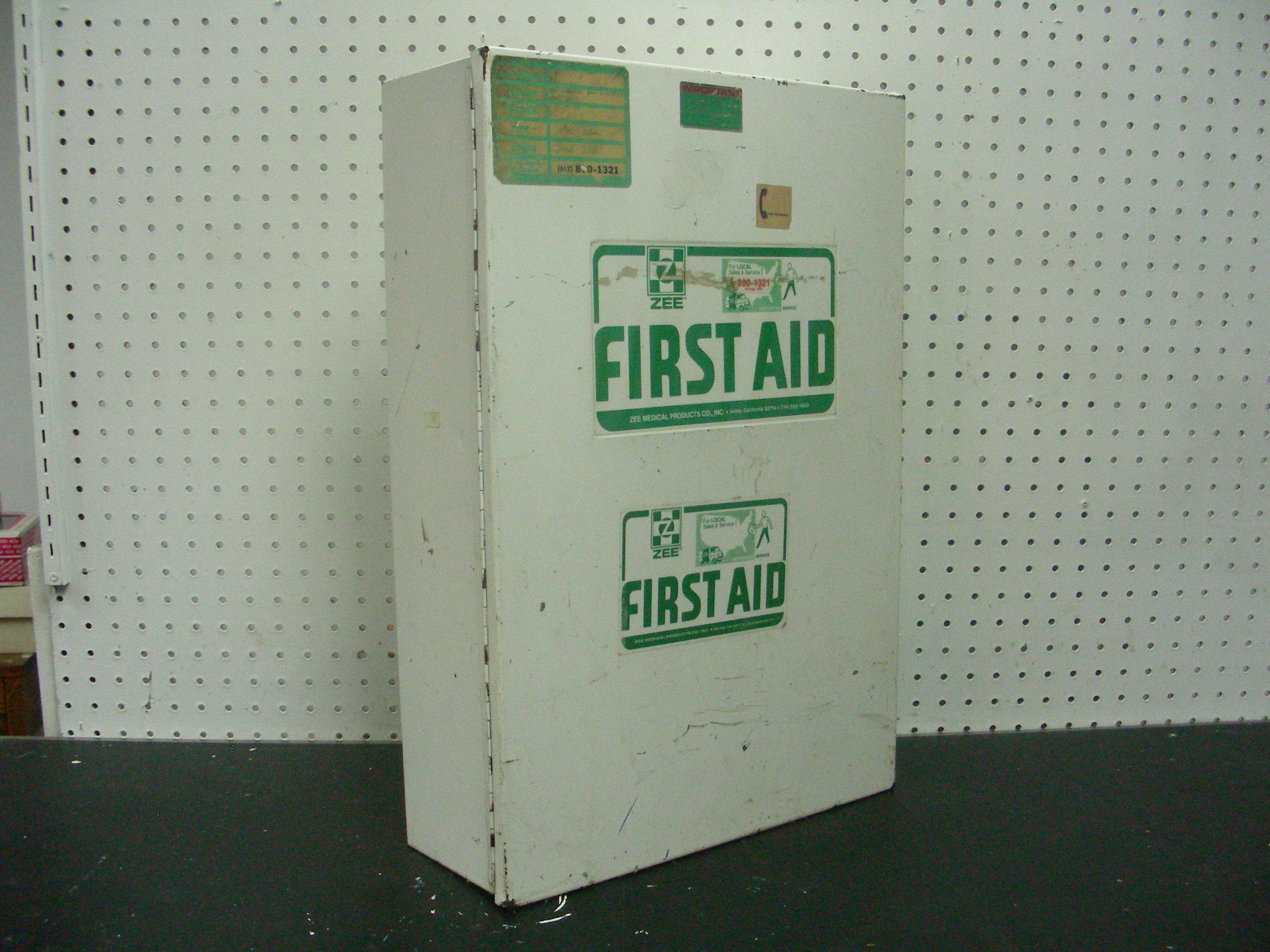 lot 29 image: Vintage Metal First Aid Box