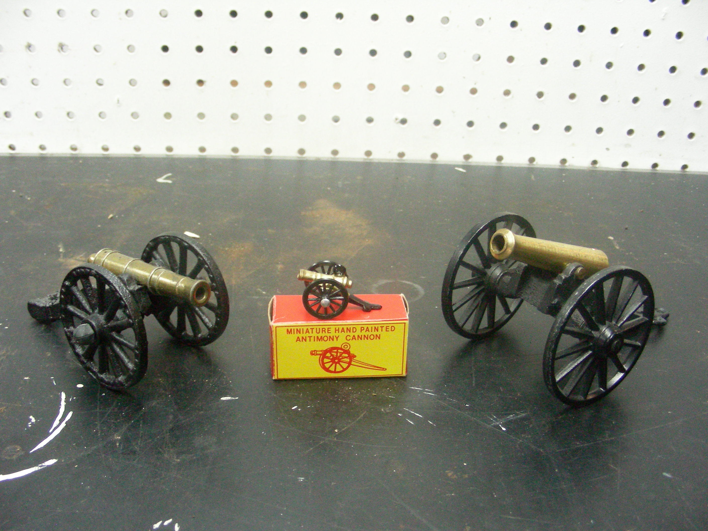 lot 32 image: Vintage Miniature Brass and Iron Cannons
