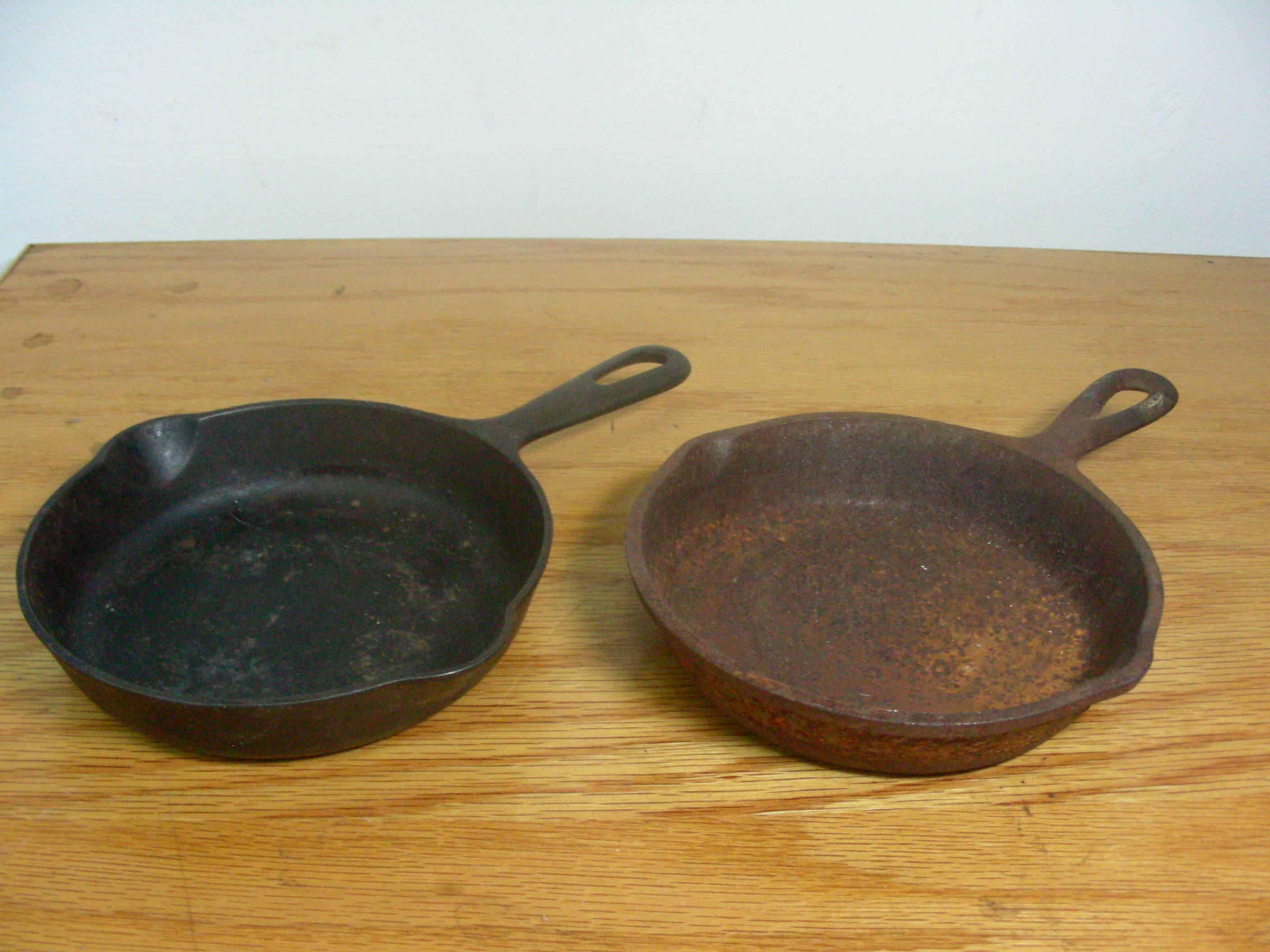lot 35 image: 2 Cast Iron #3 Griswold and Made in USA Pans