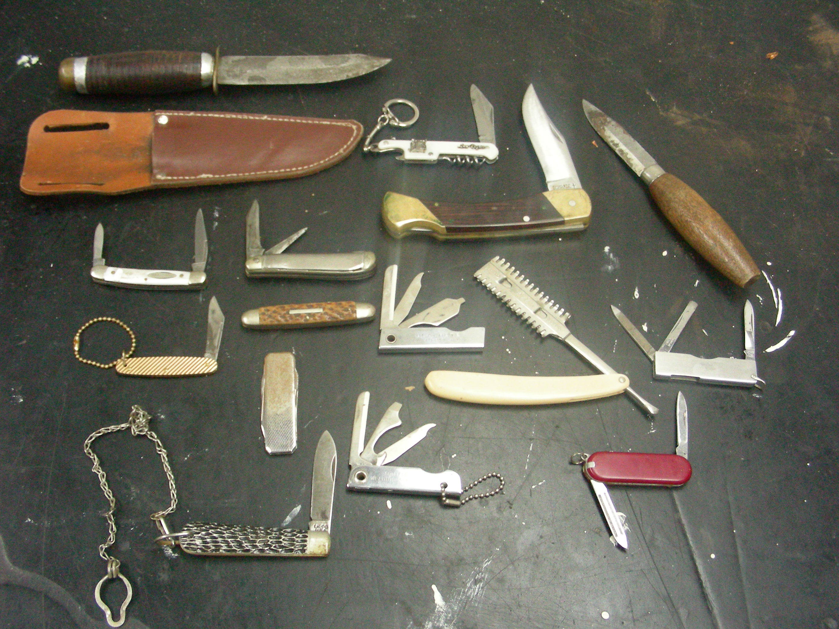 lot 38 image: Lot of Vintage Knives, and Pocket Knives