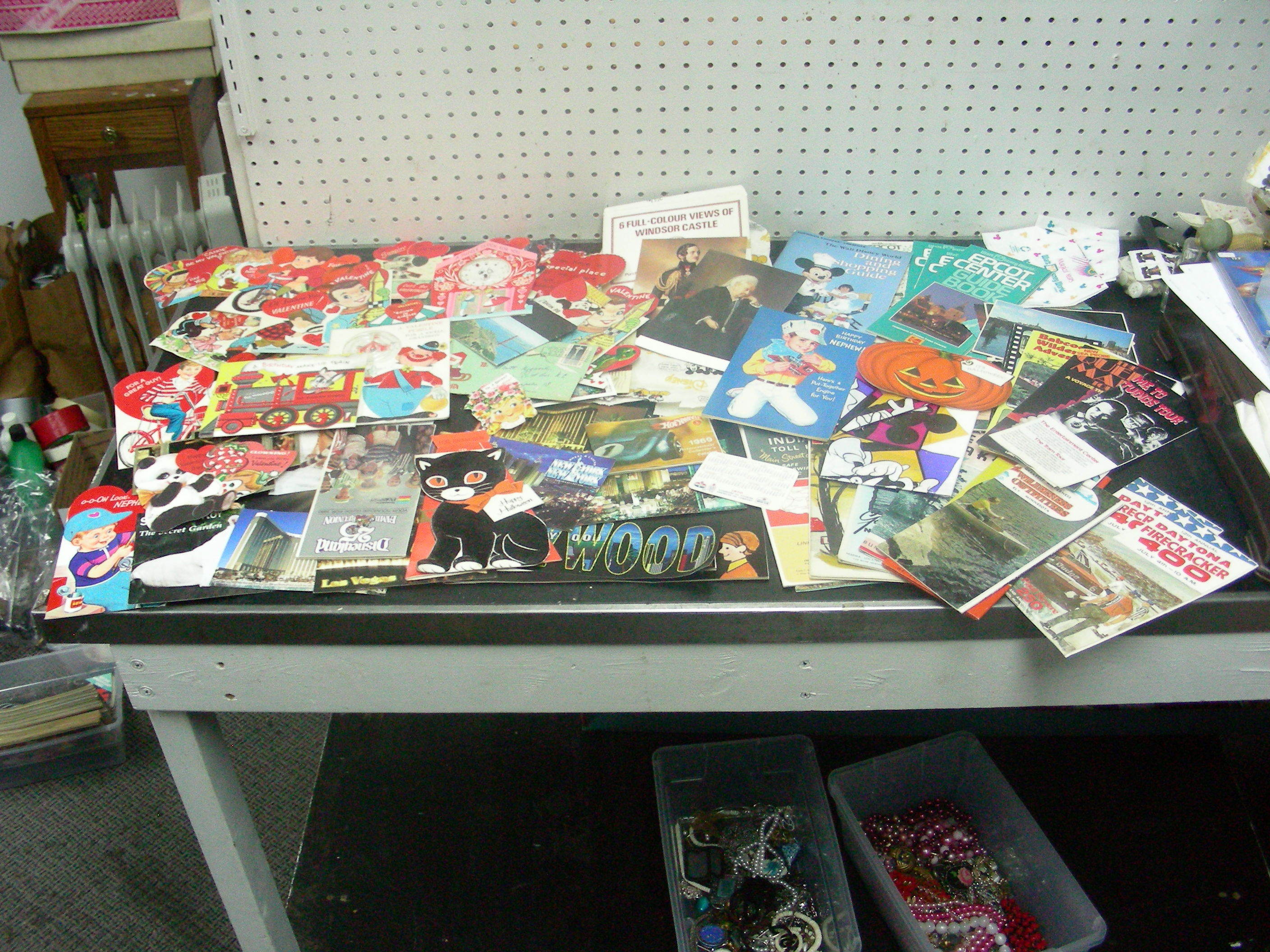 lot 41 image: Vintage Valentines, Postcards, Travel Brochures, etc.