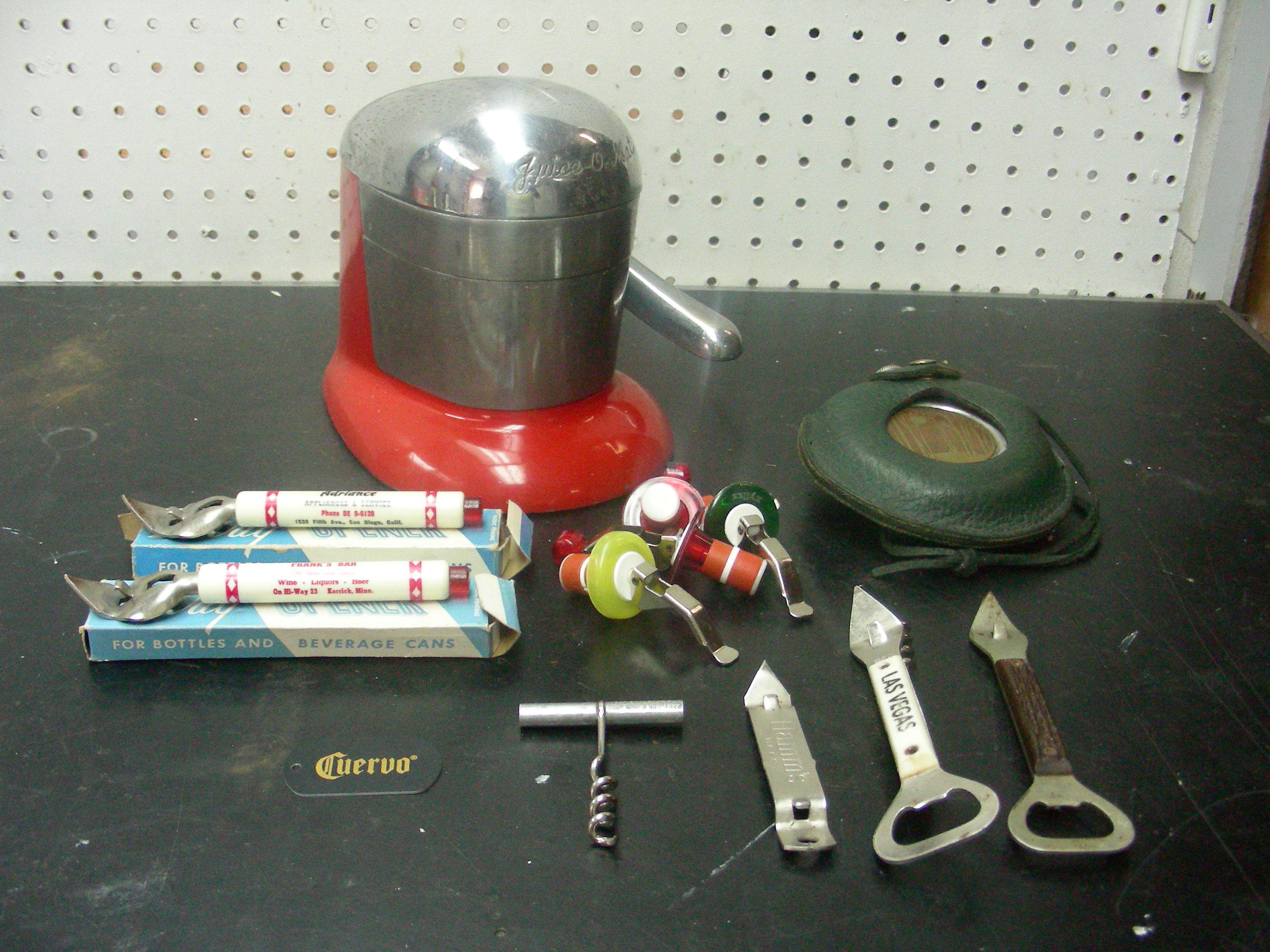 lot 47 image: Lot of Vintage Bar, Flask, Bottle Openers, etc.