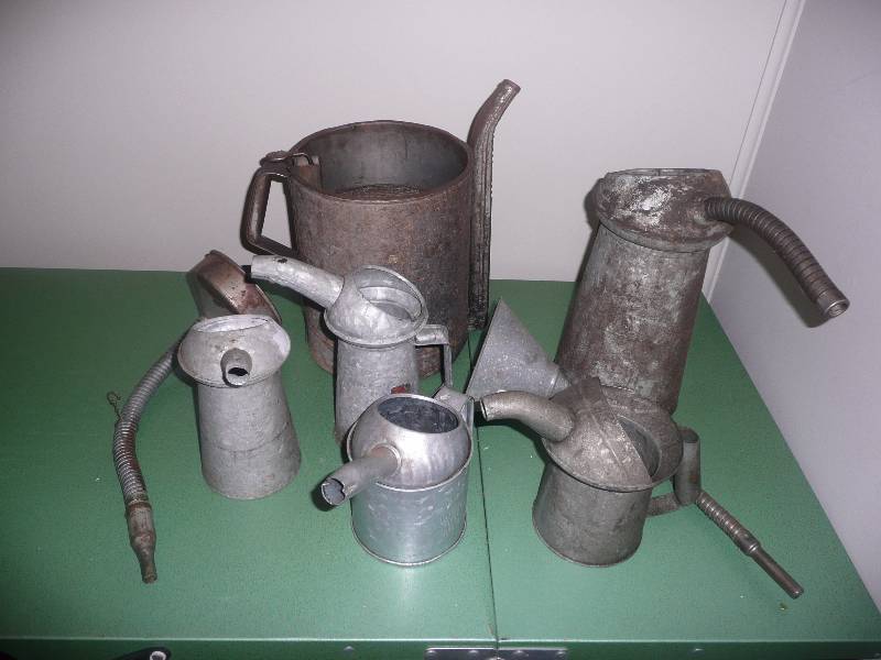 lot 12 image: VINTAGE LARGE LOT OF SWING SPOUT OIL CANS , OIL CANS , PUMP OILERS AND MORE