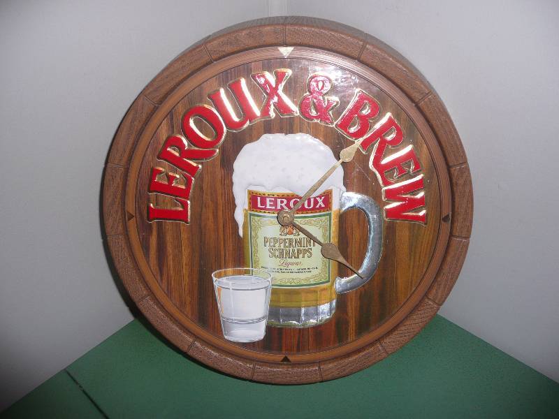 lot 26 image: Vintage Leroux & Brew Bar Clock - Peppermint Shcnapps